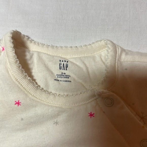 GAP Baby - Cream Insulated Footie Sleeper with snap closures - Picture 3 of 4